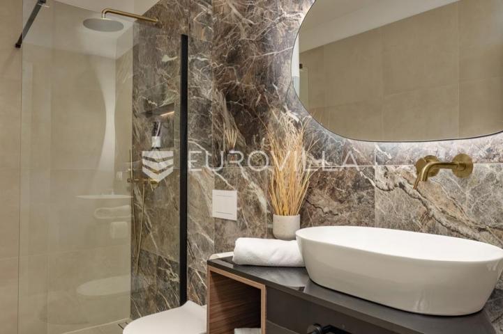Rijeka, Centar, novouređen luksuzan stan 100 m² s tri apartmana