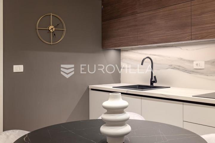 Rijeka, Centar, novouređen luksuzan stan 100 m² s tri apartmana