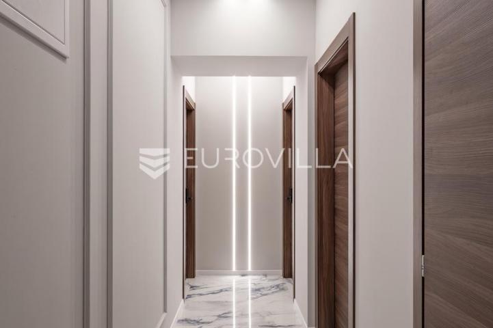 Rijeka, Centar, novouređen luksuzan stan 100 m² s tri apartmana
