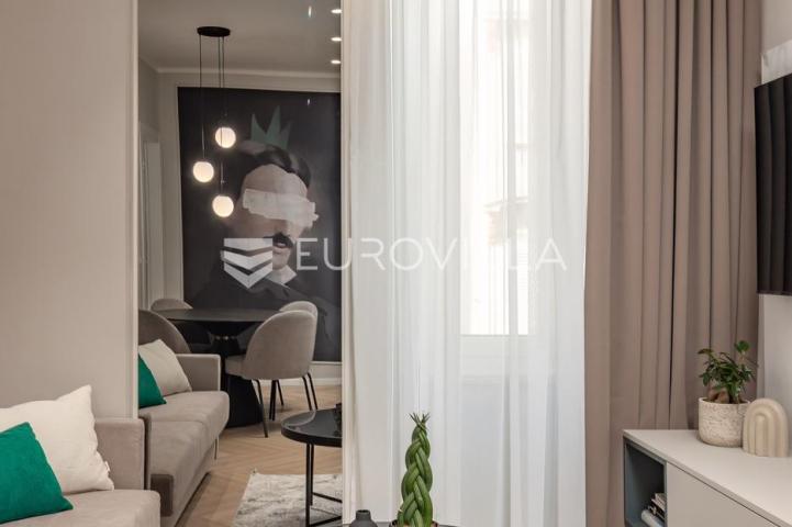Rijeka, Centar, novouređen luksuzan stan 100 m² s tri apartmana