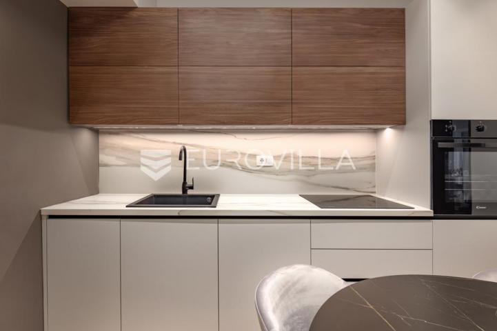 Rijeka, Centar, novouređen luksuzan stan 100 m² s tri apartmana
