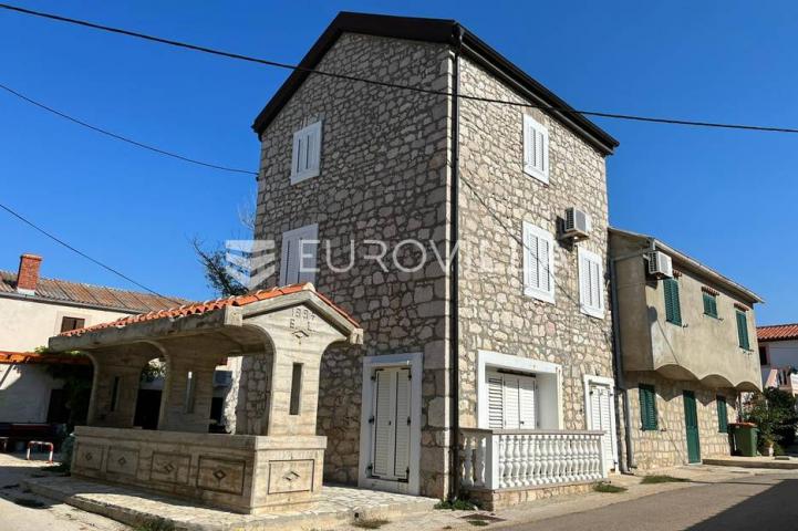 Zadar, Vinjerac, Kamena dalmatinska kuća 111 m², 50m od mora