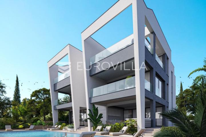 Zadar, luksuzni četverosobni dvoetažni stan s bazenom i pogledom 360, u novogradnji 200 m²