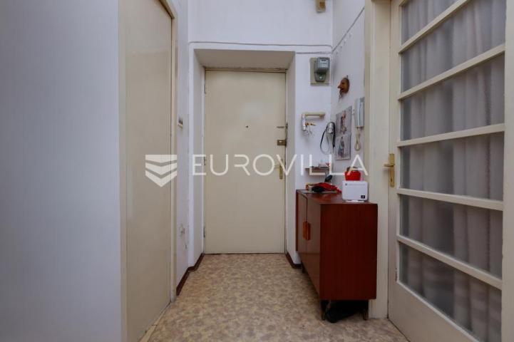 Rijeka, Škurinje, trosoban stan s balkonom i pogledom na grad i more