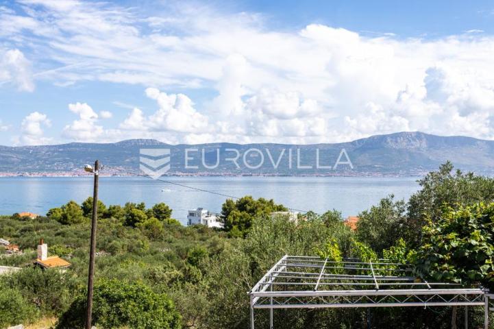 Čiovo, lijepa samostojeća kuća s otvorenim pogledom na more