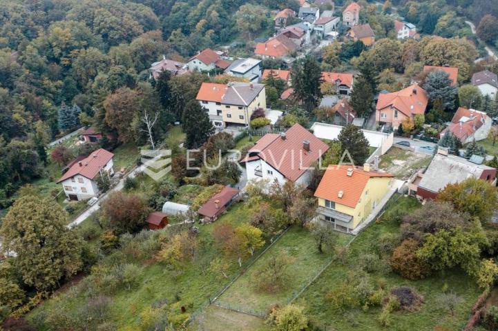 Vrhovec, kuća u visokoj roh bau izvedbi NKP 326 m2 na zemljištu od 1105 m2
