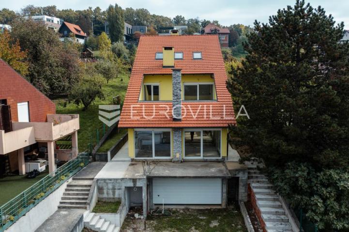 Vrhovec, kuća u visokoj roh bau izvedbi NKP 326 m2 na zemljištu od 1105 m2
