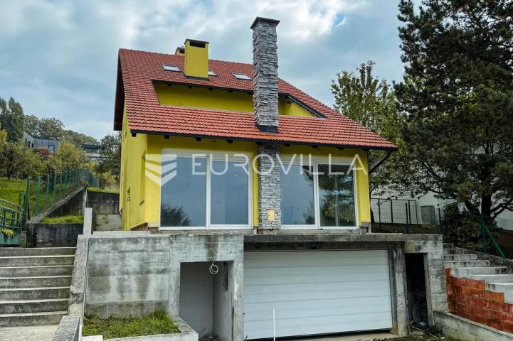 Vrhovec, kuća u visokoj roh bau izvedbi NKP 326 m2 na zemljištu od 1105 m2