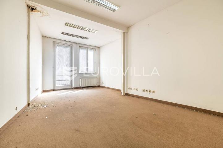 Trg Bana Jelačića stambeni/poslovni prostor 196 m² podrum 40 m²