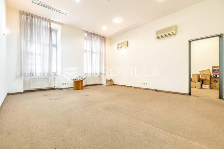 Trg Bana Jelačića stambeni/poslovni prostor 196 m² podrum 40 m²