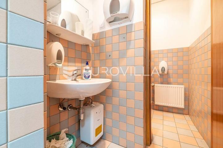 Trg Bana Jelačića stambeni/poslovni prostor 196 m² podrum 40 m²