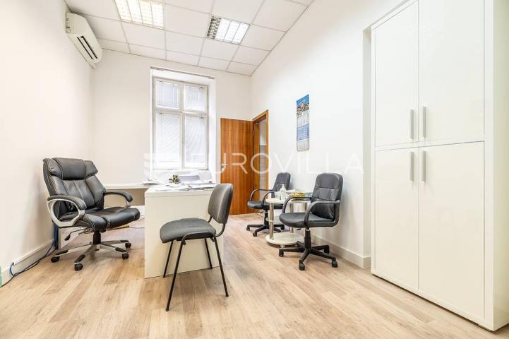 Trg Bana Jelačića stambeni/poslovni prostor 196 m² podrum 40 m²