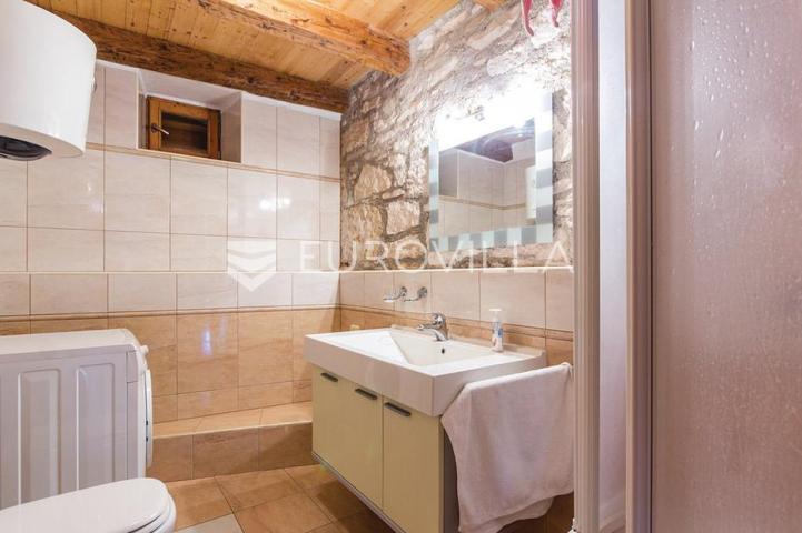 Istra, Puntera, jedinstvena autohtona istarska kamena 140m2 kuća s bazenom