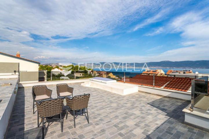 Čiovo, Slatine, kuća s bazenom na mirnoj lokaciji površine 179 m²