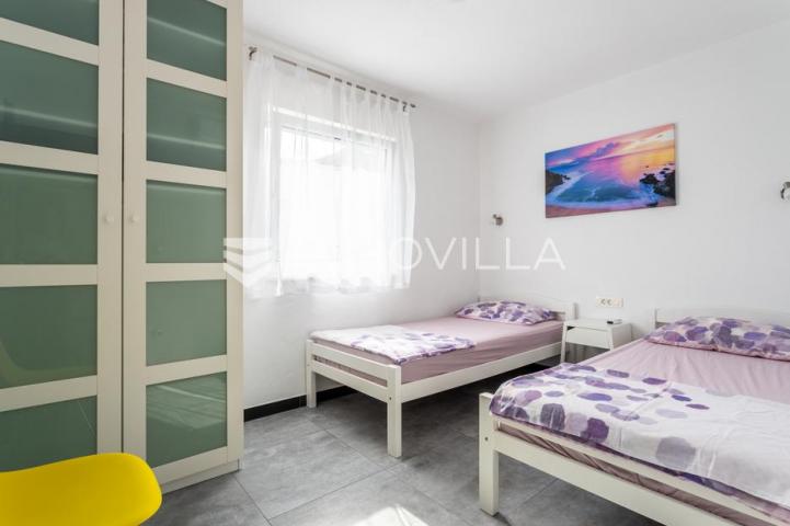 Čiovo, Slatine, kuća s bazenom na mirnoj lokaciji površine 179 m²
