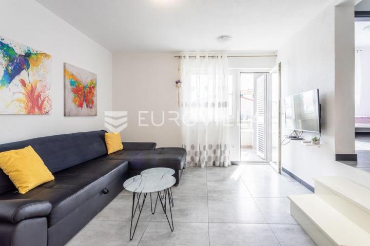 Čiovo, Slatine, kuća s bazenom na mirnoj lokaciji površine 179 m²