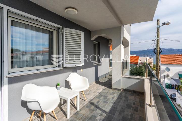 Čiovo, Slatine, kuća s bazenom na mirnoj lokaciji površine 179 m²