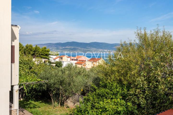 Čiovo, Slatine, kuća s bazenom na mirnoj lokaciji površine 179 m²