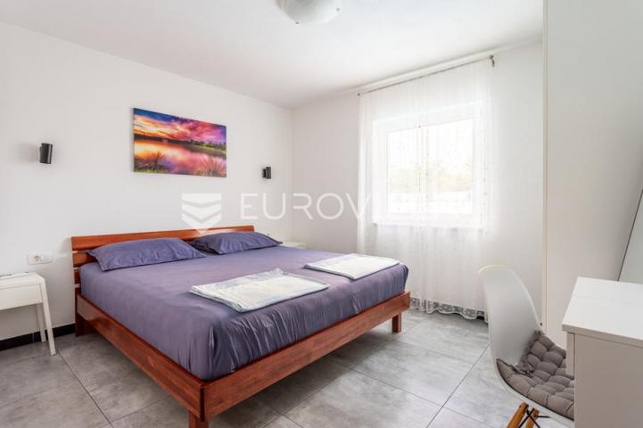 Čiovo, Slatine, kuća s bazenom na mirnoj lokaciji površine 179 m²