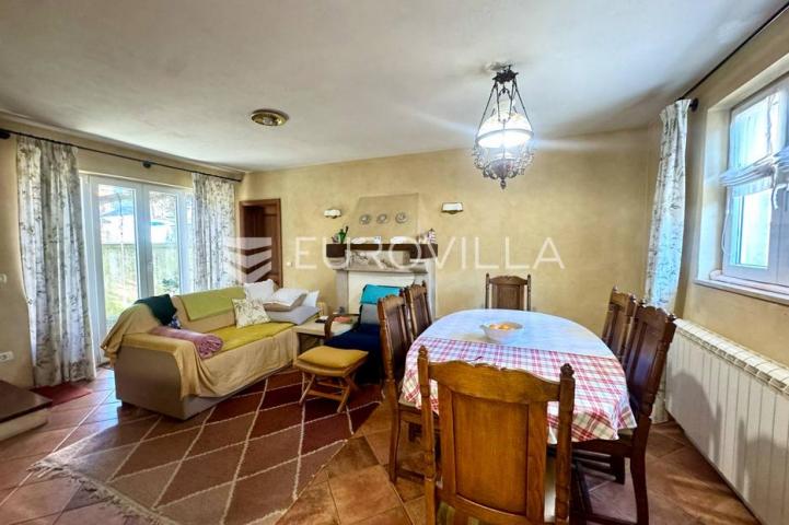 Pula, samostojeća kuća s vrtom u blizini centra