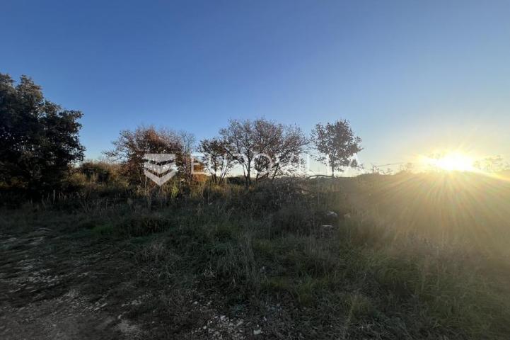 Istra, Medulin, građevinsko zemljište 715 m2