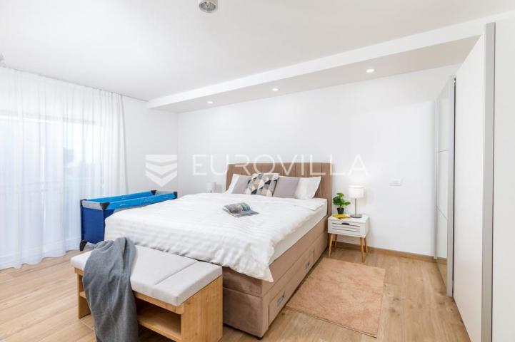 Istra, Fažana elegantna samostojeća vila s pogledom na Brijune