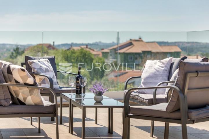 Istra, Fažana elegantna samostojeća vila s pogledom na Brijune