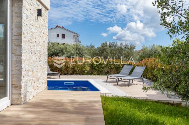 Istra, Fažana elegantna samostojeća vila s pogledom na Brijune