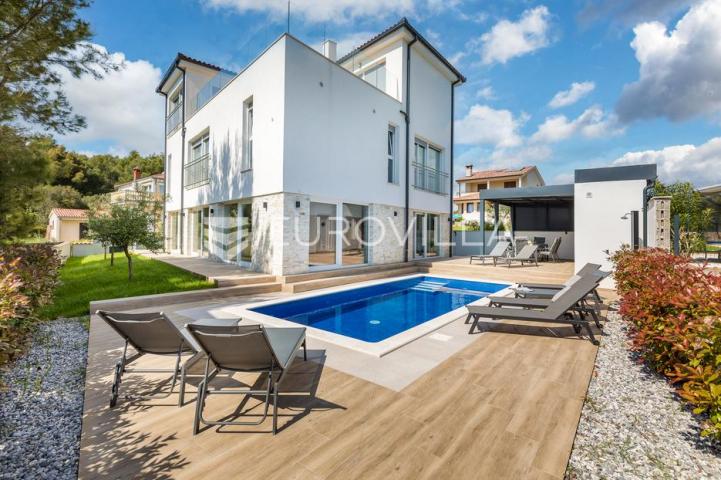 Istra, Fažana elegantna samostojeća vila s pogledom na Brijune
