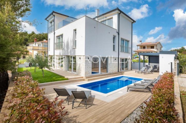 Istra, Fažana elegantna samostojeća vila s pogledom na Brijune