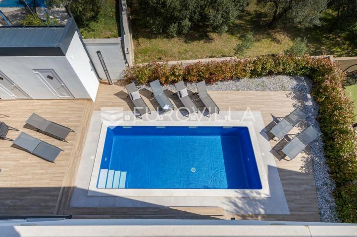 Istra, Fažana elegantna samostojeća vila s pogledom na Brijune