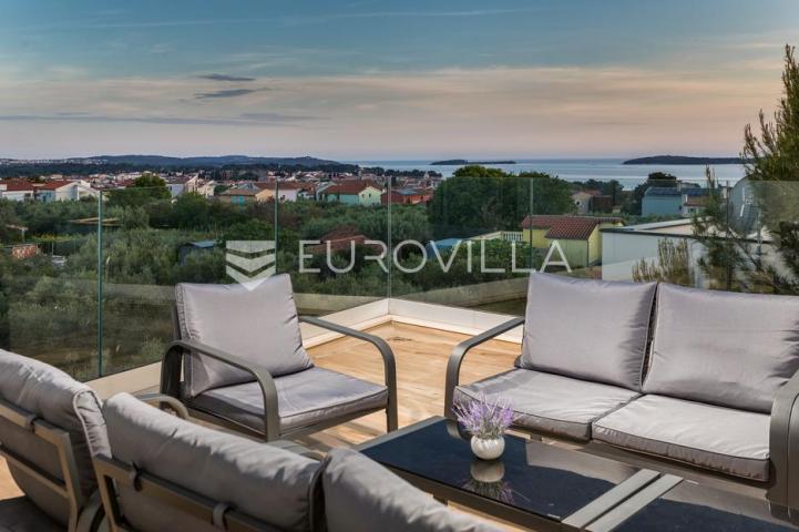 Istra, Fažana elegantna samostojeća vila s pogledom na Brijune