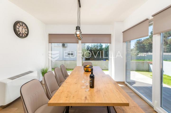 Istra, Fažana elegantna samostojeća vila s pogledom na Brijune