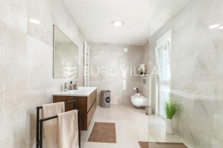 Istra, Fažana elegantna samostojeća vila s pogledom na Brijune