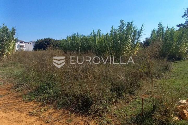 Pula, Valdebek, građevinsko zemljište na idealnoj lokaciji, 901 m²