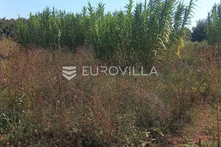Pula, Valdebek, građevinsko zemljište na idealnoj lokaciji, 901 m²