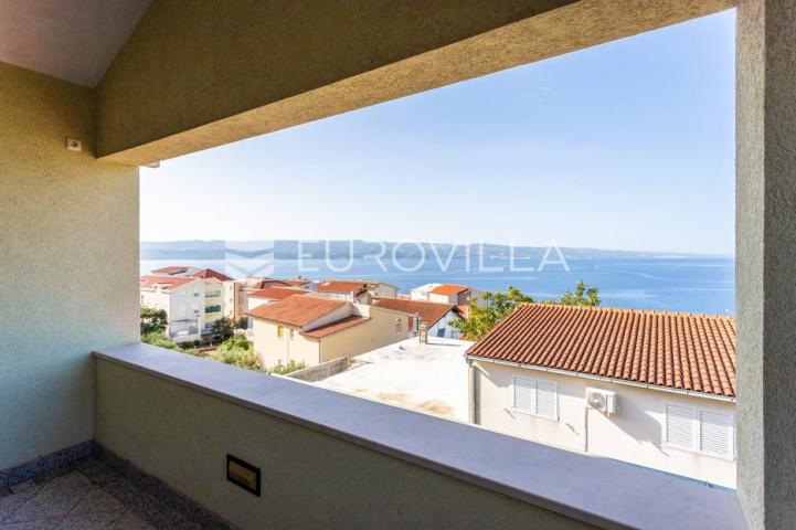 Omiš, apartmanska kuća blizu plaže