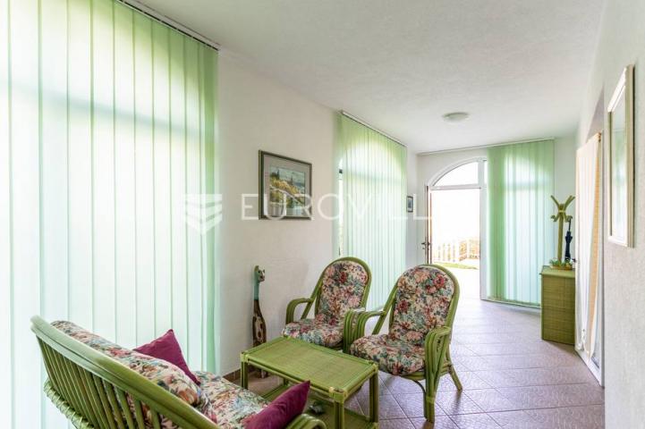 Omiš, apartmanska kuća blizu plaže