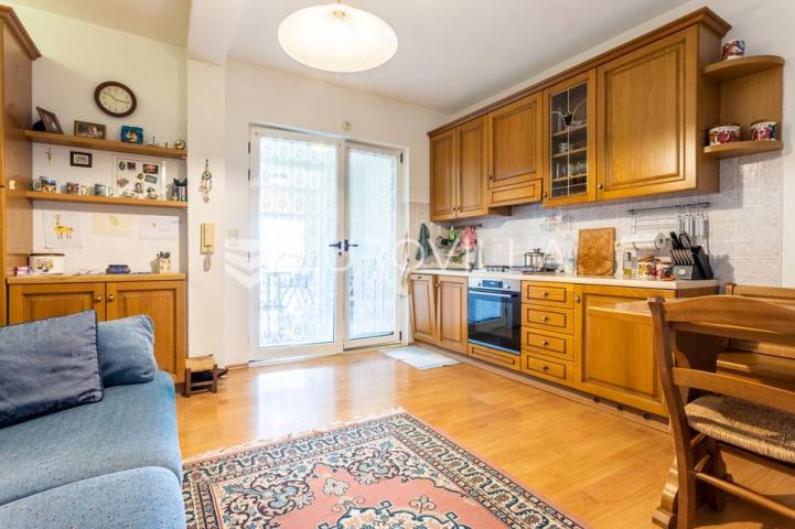 Omiš, apartmanska kuća blizu plaže