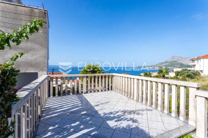 Omiš, apartmanska kuća blizu plaže