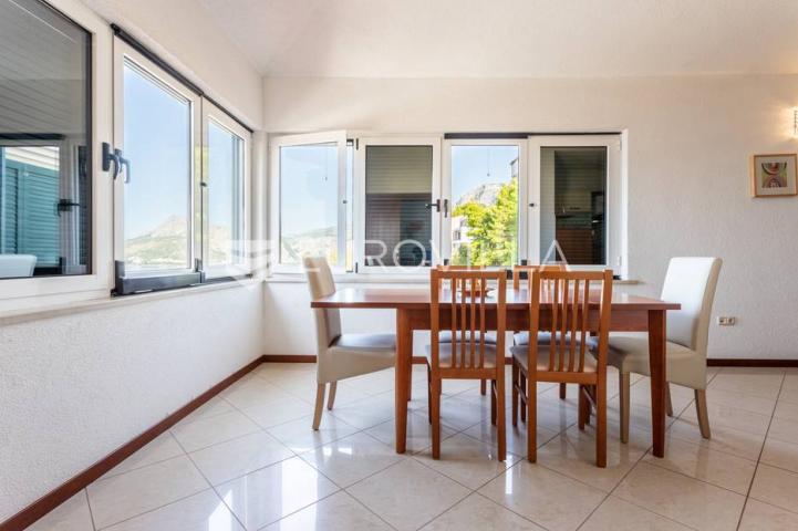 Omiš, apartmanska kuća blizu plaže