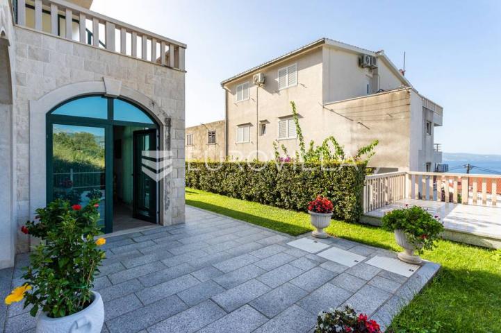 Omiš, apartmanska kuća blizu plaže