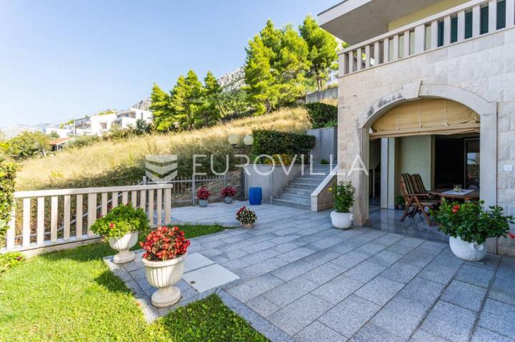 Omiš, apartmanska kuća blizu plaže