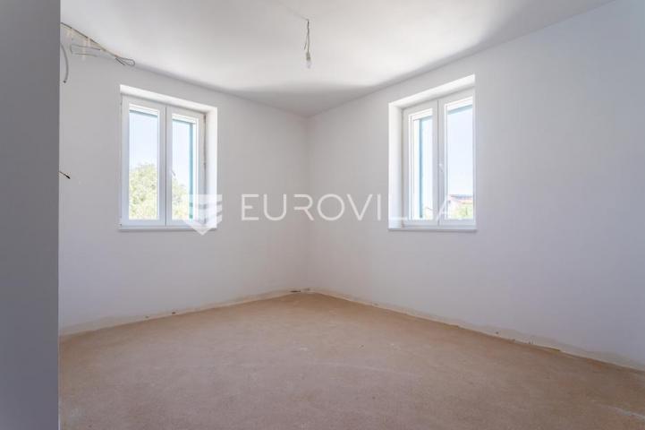 Šibenik, plaža Banj, prekrasan trosoban stan s pogledom na more, 128,30 m²