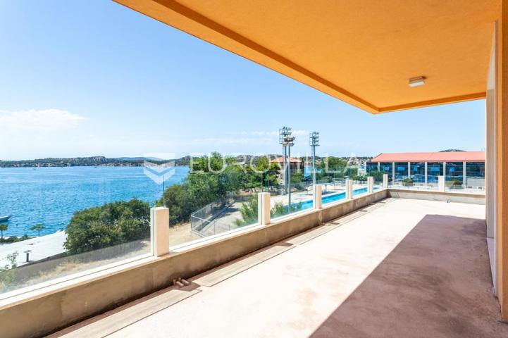 Šibenik, plaža Banj, prekrasan trosoban stan s pogledom na more, 128,30 m²