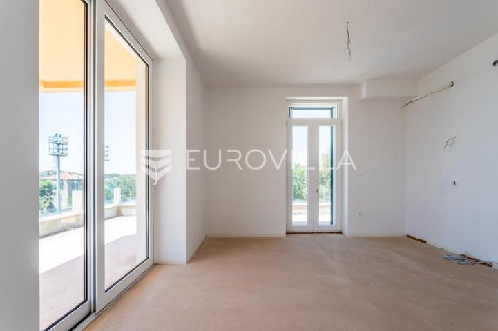 Šibenik, plaža Banj, prekrasan trosoban stan s pogledom na more, 128,30 m²