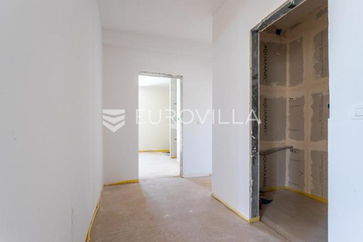 Šibenik, plaža Banj, prekrasan trosoban stan s pogledom na more, 128,30 m²