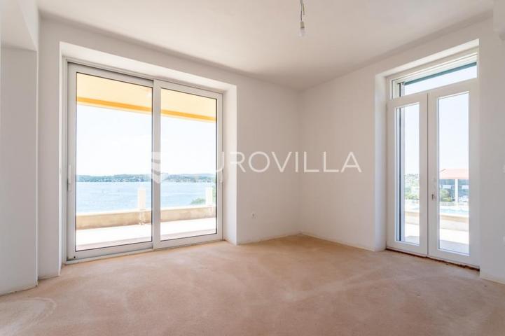 Šibenik, plaža Banj, prekrasan trosoban stan s pogledom na more, 128,30 m²