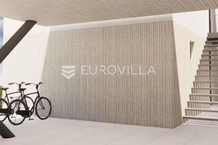 Ugljan, Ugljan luksuzni dvosobni apartman s vrtom prvi red do mora 100 m²