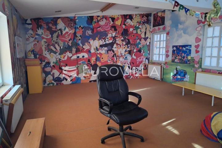 Karlovac, Banija, poslovni prostor 250 m², odlična lokacija